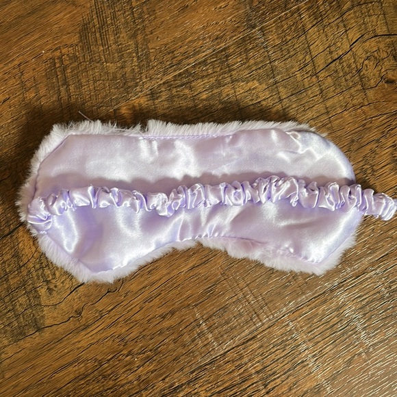 NWOT fuzzy eye mask - Picture 3 of 4